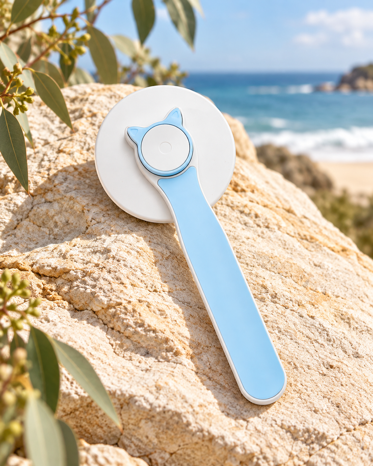 The Coat Brush — Self-Cleaning Slicker — full frame product image